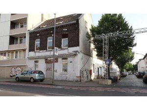 ALMANYA'DA YİNE TÜRKLER'İ KUNDAKLADILAR