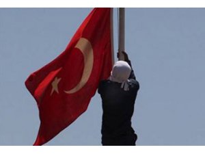 BAYRAK İNDİRME OLAYINDA YENİ GELİŞME