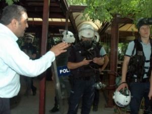 Polis Vali Onayına Sırtını Dayamış