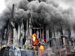 DİLOVASI SANAYİ BÖLGESİNDE YANGIN