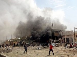 IRAK UÇAKLARI MUSUL'U BOMBALIYOR
