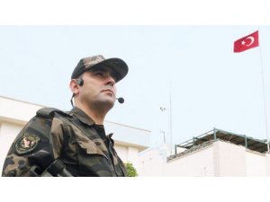 YİNE TÜRK BAYRAĞI İNDİRİLDİ