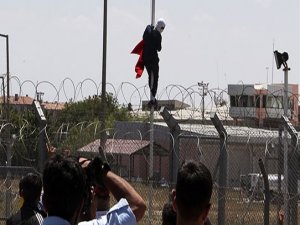 BAYRAK İNDİRME OLAYINDA FLAŞ GELİŞME