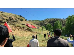 TEHLİKELİ ÇATIŞMA: BDP BİNASI TAŞLANDI