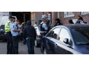 POLİSTEN ŞOK CAMİ BASKINI