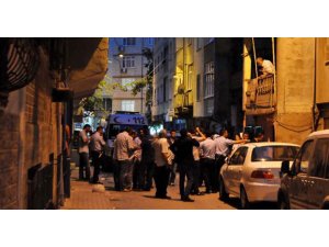 İSTANBUL'DA AİLE FACİASI: 2 ÖLÜ 1 YARALI