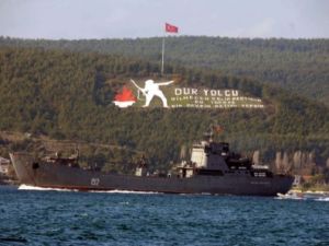 Rus savaş gemisi Çanakkale Boğazı'nda