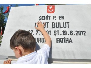 OĞLU ŞEHİT BABASINI BÖYLE ÖPTÜ