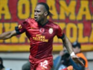 Drogba hem attı, hem attırdı