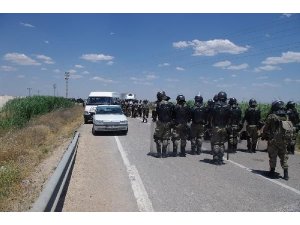 POLİSİN ATTIĞI GAZ BOMBASI YANGINA NEDEN OLDU