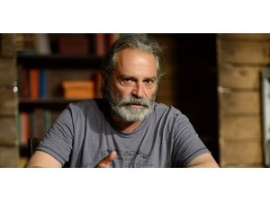 ÜNLÜ SANATÇI COŞTU "ATATÜRK'E TAPINMAKTAN VAZGEÇEMEDİK"