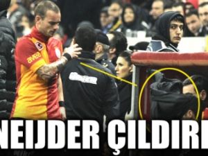 Sneijder oyundan alındı, çıldırdı