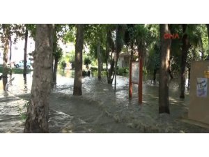 İSTANBUL'U SEL ALDI İNANILMAZ GÖRÜNTÜLER