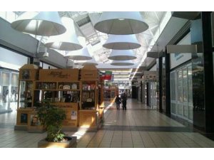 AVM'NİN ÇATISI DAYANMADI! YARALILAR VAR!