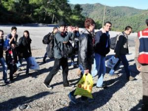 Paralarını Aldılar,Tekne Batıyor Deyip Kandırdılar