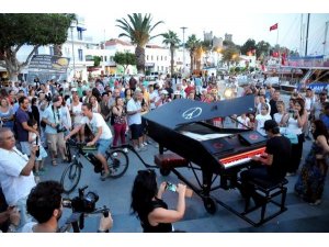 GEZİ PİYANİSTİ SOMA İÇİN ÇALDI