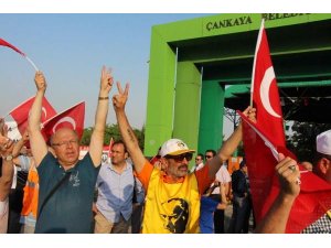 AYM ÖNÜNDE BALYOZ SEVİNCİ