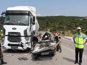 BETON MİKSERİ OTOMOBİLİ BİÇTİ, AVUKAT ÖLDÜ, EŞİ YARALANDI