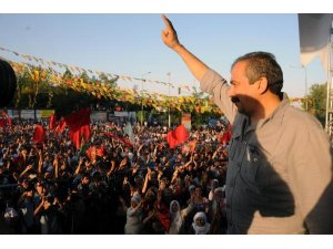 SIRRI SÜREYYA ÖNDER'DEN DAVUTOĞLU'NA ÇOK SERT YANIT