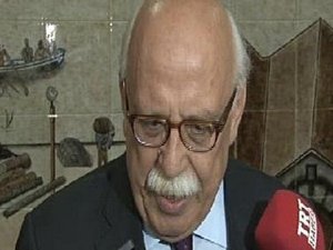 BAŞBAKAN GİBİ BAKAN DA MEDYADAN ŞİKAYETÇİ