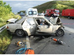 TRAFİK'TE DEHŞET! 3 ÖLÜ 5 YARALI!