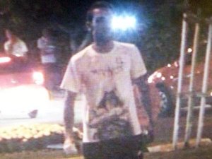 MOBESE'YE KIZIP MOTOSİKLETİNİ YAKTI