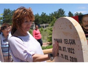 İLHAN VE TURAN SELÇUK ANILDI