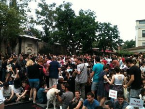 GALATA KARIŞTI:  “GALATA MEYDANI HALKINDIR!''