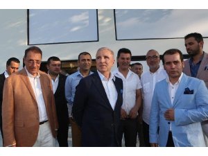 FUTBOL TAKIMINI DA ÇEKERİM