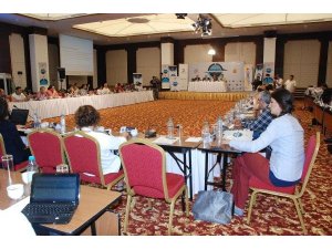 ABANT’TAN DEMOKRASİ ÇIKTI