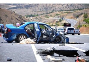 ELAZIĞ'DA FECİ KAZA! 2 KİŞİ ÖLDÜ, 5 YARALI VAR!