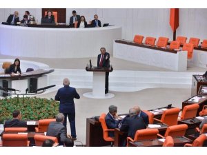 YİNE KAMER GENÇ, YİNE OLAY