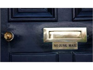 POSTA KUTUSUNA PENİSİNİ SOKTU!