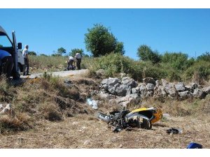 MOTOSİKLETLER ÇARPIŞTI: 1 ÖLÜ, 2 YARALI