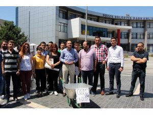 BELEDİYE BAŞKANINA EL ARABALI PROTESTO