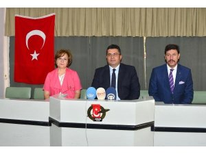 İHSANOĞLU SAĞDUYUNUN ADAYI