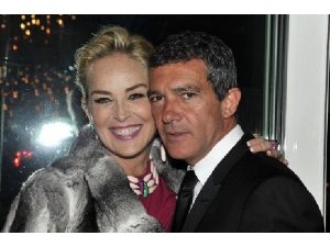 DÜNYA BU AŞKI KONUŞUYOR