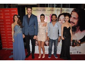 ÜNLÜ OYUNCU YIKILDI! BEBEKLERİNİ KAYBETTİLER!