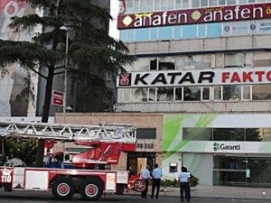 ŞİŞLİ'DE 2 REKLAM TABELASI DAHA SÖKÜLDÜ