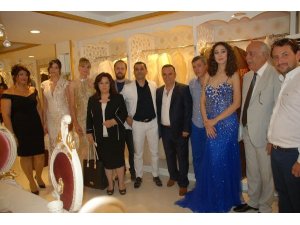 AK PARTİLİ DİNGİL, ECE GÜRSEL'İ VİTRİN MANKENİ SANDI