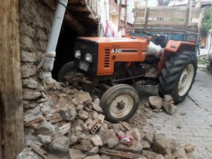 TRAKTÖRDEN DÜŞEN ÇOCUK ÖLDÜ!