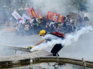 Polis okul sokaklarında pusuda