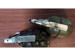 SURİYELİLER EL BOMBALARIYLA CİRİT ATIYOR