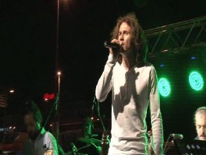 "ROCK'ÇI İMAM İSTANBUL'U SALLADI