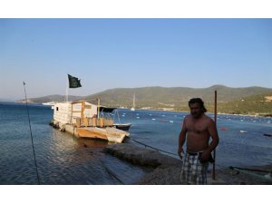 IŞİD'İ ANIMSATAN BAYRAK BODRUM'U KARIŞTIRDI