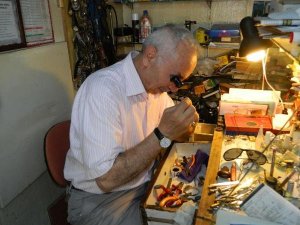 SAAT TAMİRCİSİ İMAM EZANI ERKEN OKUDU