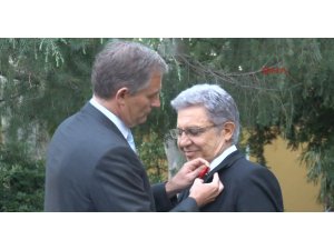 ÜNLÜ SANATÇI "NİŞAN"LANDI