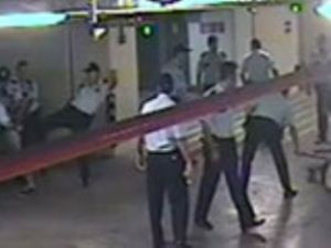 Başbakan Bu Polisleri Koruyor