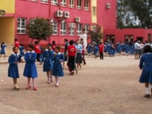 Türbansız veliyi dışarı attılar