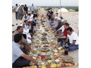 IŞİD'DEN KURTULDU 250 KİŞİLİK YEMEK VERDİ